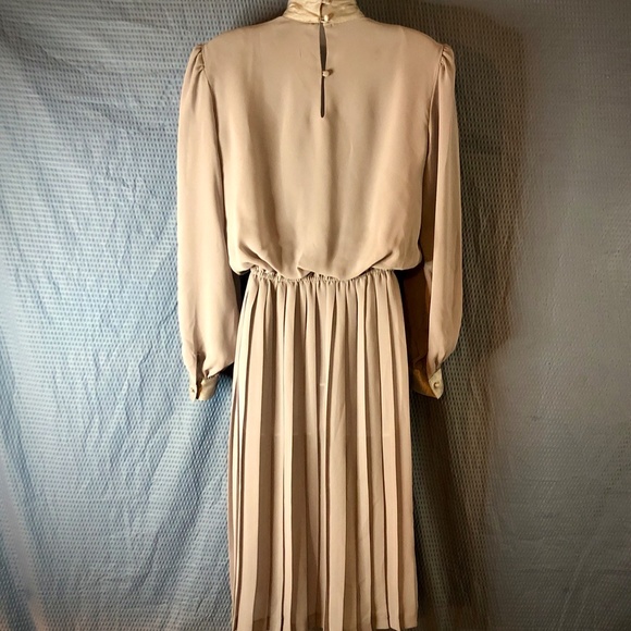 Vintage Dim The Lites Art Deco Silver And Sheer Grey Gown, Size 8 - Picture 12 of 16